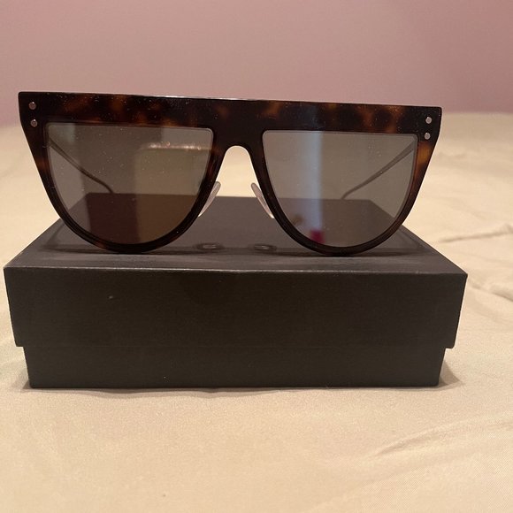 Fendi sunglasses - Picture 1 of 5